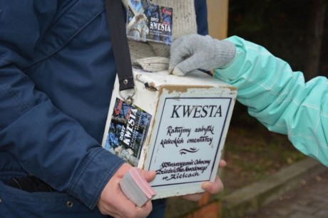 Kwesta na kieleckich cmentarzach. Wciąż potrzebni wolontariusze