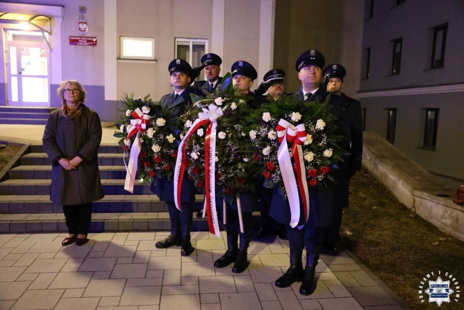 Policjanci oddali hołd poległym funkcjonariuszom