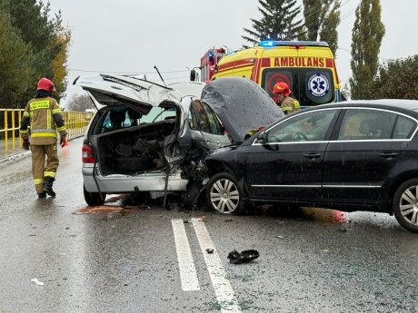 Wypadek w Opatowie. Trzy osoby w szpitalu