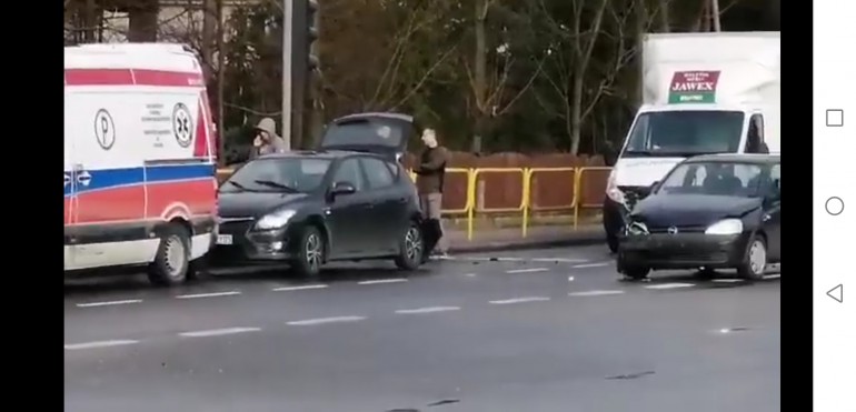 Wypadek na Słowiku. Ranna 15-latka trafiła do szpitala