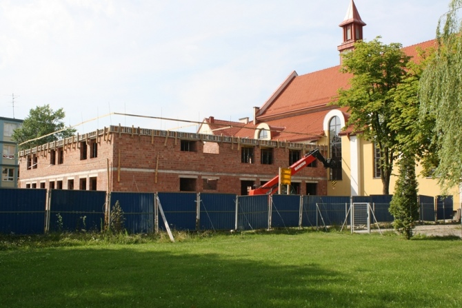 Rośnie budynek klasztoru kieleckich kapucynów
