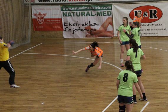 Korona Handball wygrywa, ale traci szansę na awans