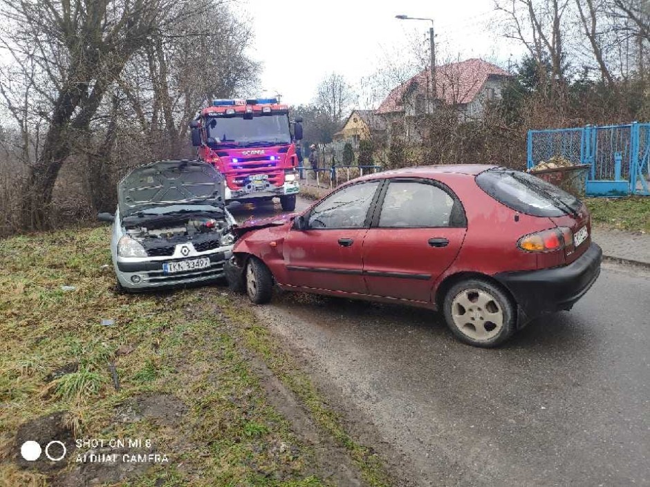 Wypadek w Daleszycach. Jedna osoba w szpitalu