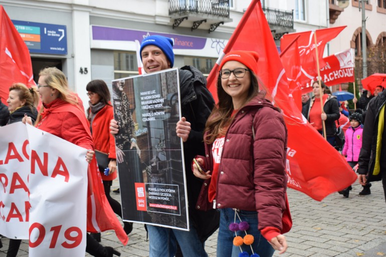 [GALERIA + VIDEO] Prawie sto kieleckich rodzin zgłosiło akces do Szlachetnej Paczki. Wolontariusze: już można je wybierać