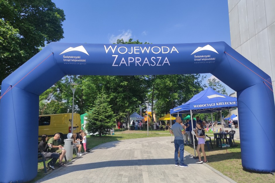 "Zrób dziecku paszport na wakacje" oraz piknik rodzinny przed Urzędem Wojewódzkim w Kielcach