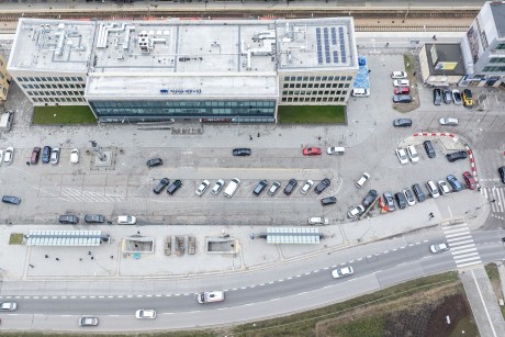 Parkingu nad torami przy kieleckim dworcu nie będzie, ale miasto ma plan…