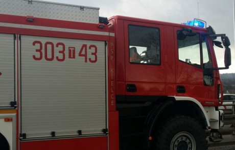 Długa akcja strażaków. Wciąż gaszą pożar