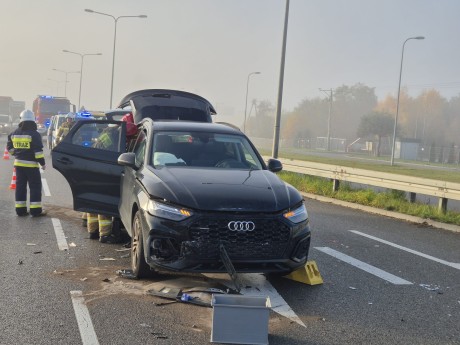 Poranny wypadek na Ściegiennego. Zderzyły się trzy auta