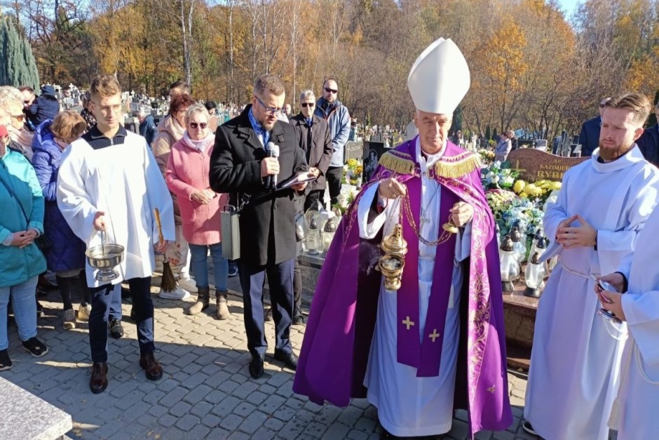 Biskup Marian Florczyk: Przemijanie jest drogą ku świętości i wieczności