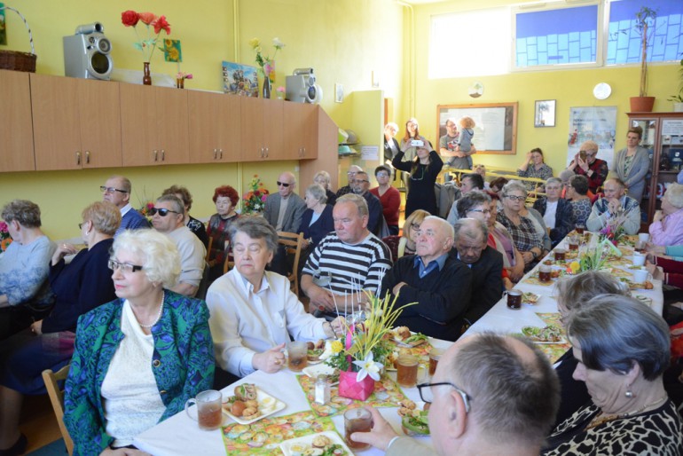 Niewidomi spotkali się z biskupem Janem Piotrowskim