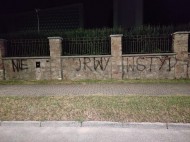 Wulgarny napis przy kościele. Sprawca uciekł