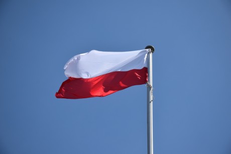 Uroczyste podniesienie flagi przed Wojewódzkim Domem Kultury