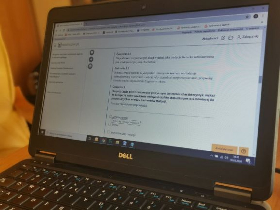 Lekcje przez Skype’a i prace domowe na e-mail. Świętokrzyskie szkoły realizują podstawę programową on-line