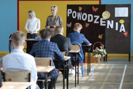 Ósmoklasiści rozpoczęli egzaminy