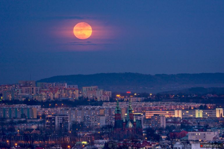 Zaćmienie księżyca i ukazanie się Marsa