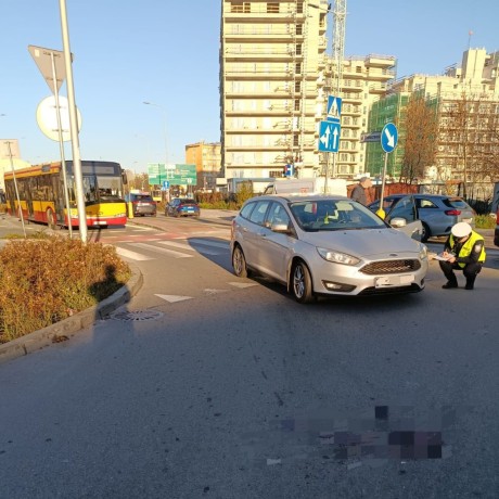 Wypadek na przejściu. Seniorka w szpitalu