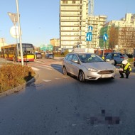 Wypadek na przejściu. Seniorka w szpitalu