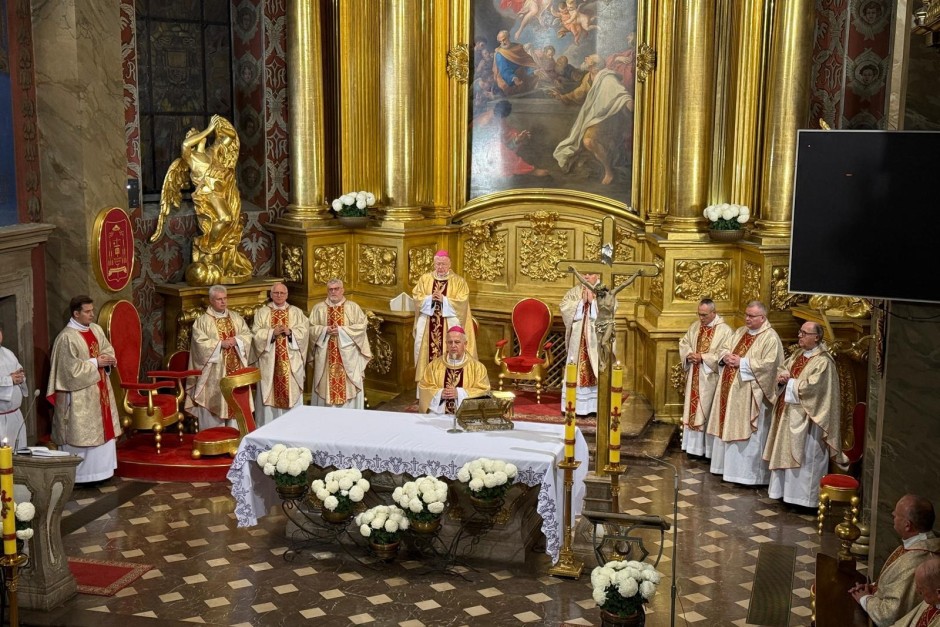 Biskupi modlili się za zmarłych kanoników