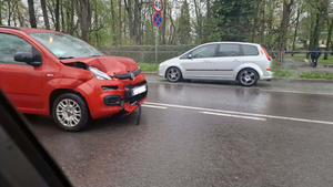 Zderzenie dwóch aut na ulicy Ogrodowej w Kielcach