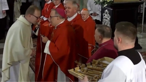 W Gnieźnie wręczono krzyże misyjne. Kielczanin pojedzie do Peru