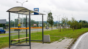 Wiaty przystankowe zlikwidowane w związku z budową S74 zyskają nowe życie?
