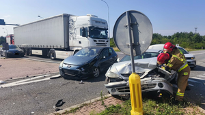Dwie osobówki i ciężarówka zderzyły się w Skarżysku-Kamiennej