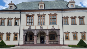 Trwa remont muru przy dawnym Pałacu Biskupów Krakowskich