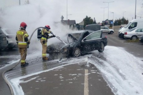 Pożar samochodu na parkingu przy Świętokrzyskim Centrum Onkologii