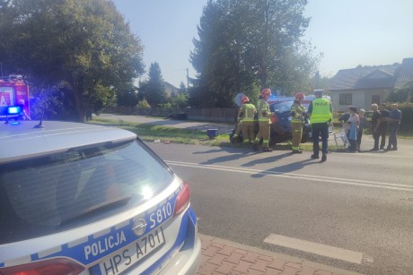 Zderzenie ciężarówki i auta osobowego. Jedna osoba w szpitalu