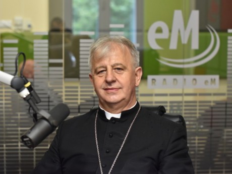 Biskup Jan Piotrowski: Benedykt XVI pokazał nam, jak iść drogą Ewangelii i Bożych przykazań