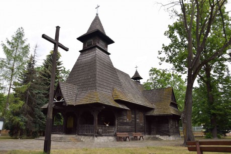 Kościół w Białogonie. Nowe sanktuarium w diecezji kieleckiej - żart Prima aprilisowy