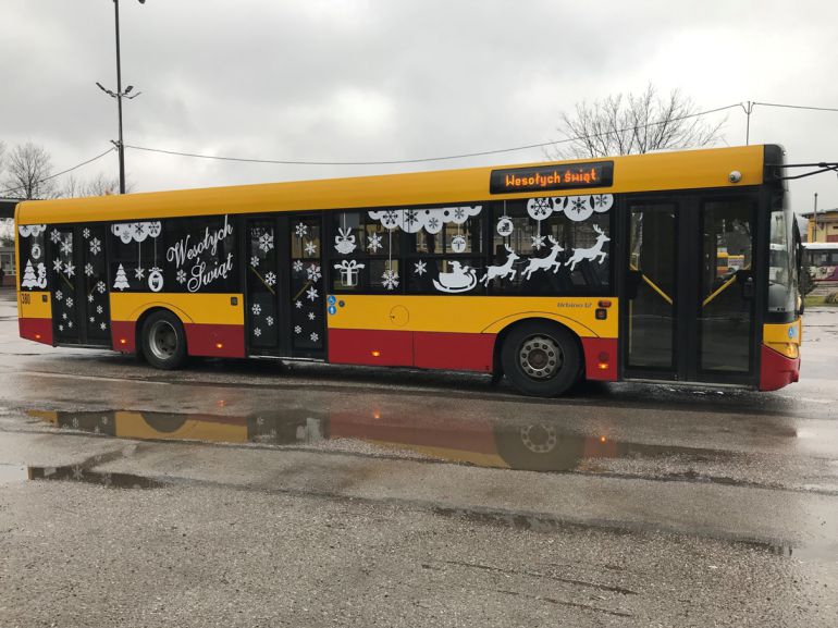 [FOTO] Świąteczny autobus jeździ po ulicach Kielc