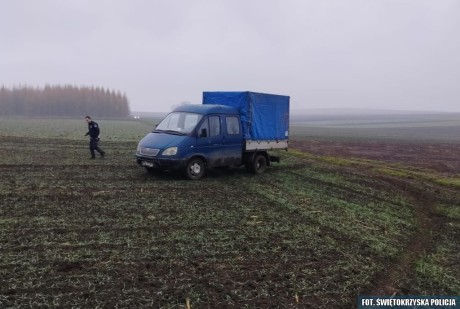 Miał dożywotni zakaz jazdy, wpadł „na podwójnym gazie”