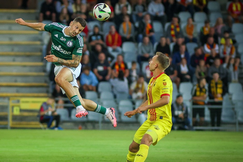 Zimne i śliskie otwarcie rundy. Na start Legia na wyjeździe.