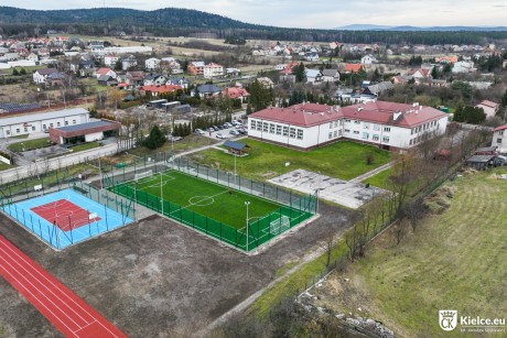 Uczniowie mogą już skorzystać z nowych boisk przy SP 23