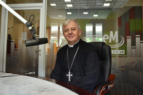 Ksiądz biskup Jan Piotrowski: Kapłani mają być solą ziemi i światłem świata