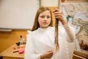 [FOTO] Uczennice ścięły włosy, żeby pomóc chorym dzieciom