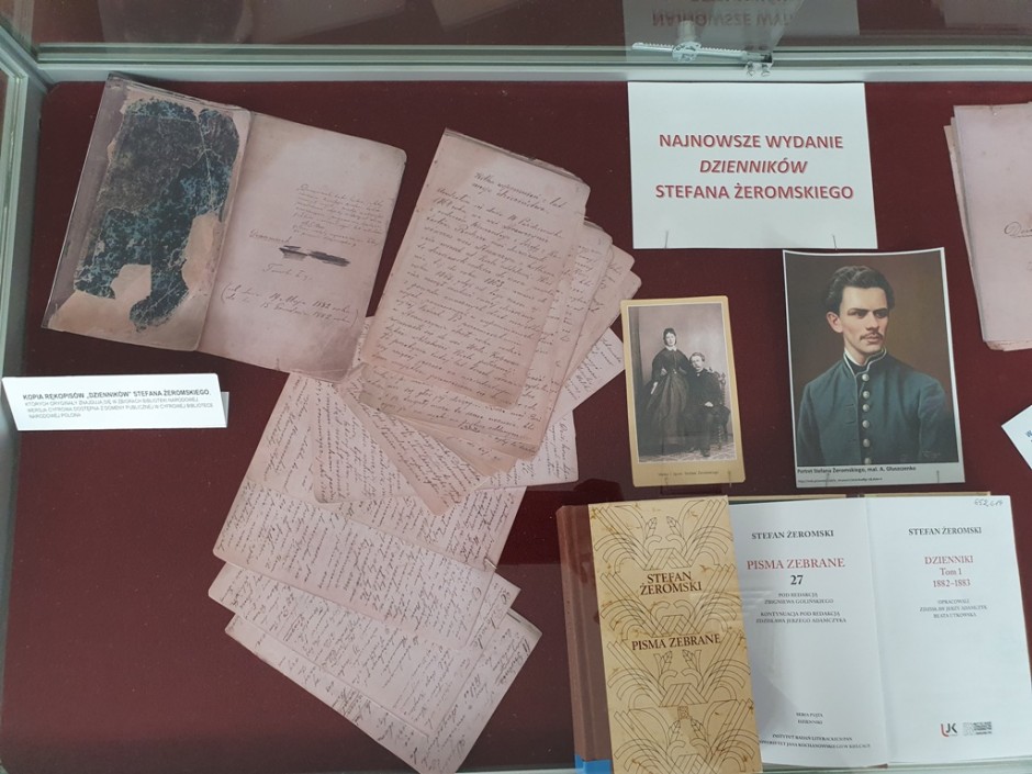 [FOTO] Wystawa „Wokół wydań dzieł Stefana Żeromskiego” w bibliotece UJK