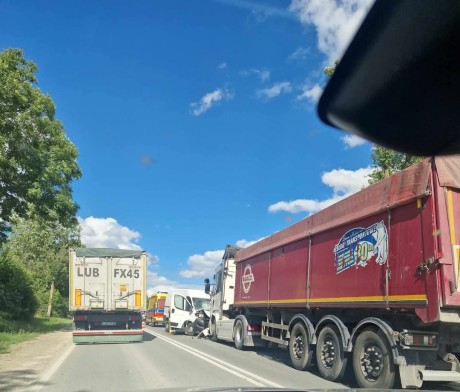 Trzy pojazdy zderzyły się w Łagowie. Jedna osoba w szpitalu