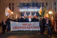 „Zamach stanu” i „wolne media” – protest przed siedzibą TVP3 Kielce