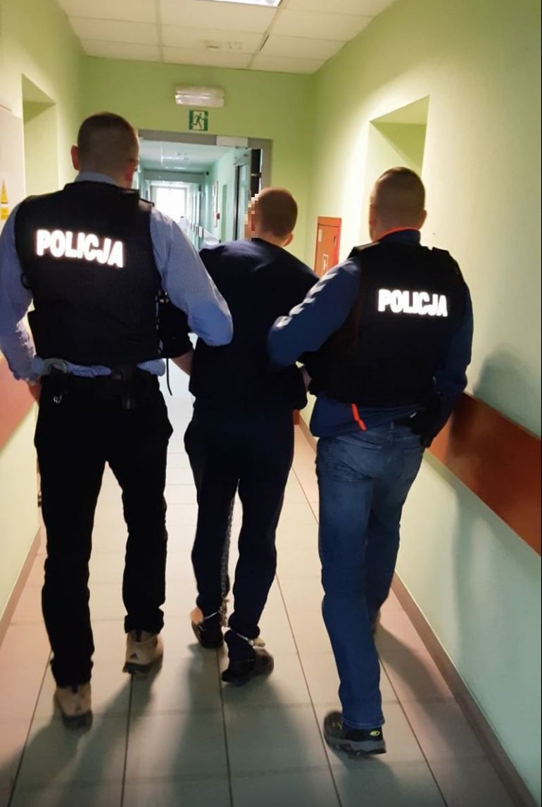 Planowali napad na stację pod Kielcami. Policja w porę zatrzymała mężczyzn