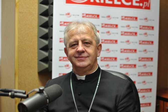 Ks. biskup Piotrowski: Proszę wszystkich o modlitwę