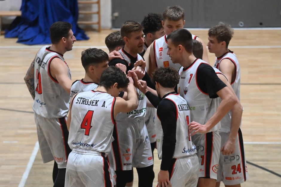 Pierwsza kwarta wypadkiem przy bardzo udanej pracy. UJK znów wygrywa