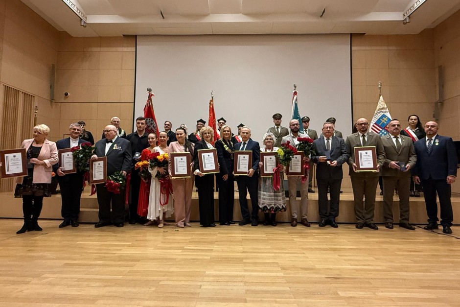 [FOTO] Zasłużeni dla regionu nagrodzeni. Poznaliśmy laureatów Odznaki Honorowej Województwa