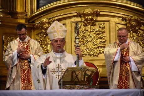 Biskup Jan Piotrowski: Świat nie kocha życia