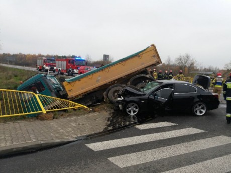 Wypadek drogowy w Daleszycach. Utrudnienia na drodze wojewódzkiej