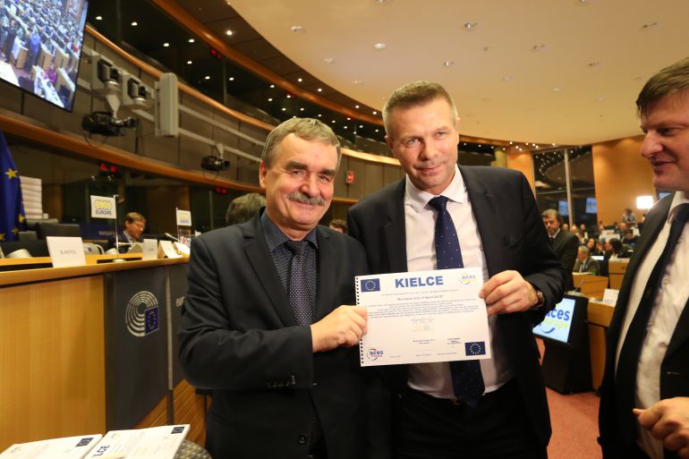 Władze Kielc odebrały tytuł Europejskiego Miasta Sportu