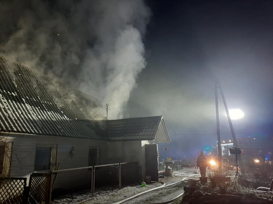 Pożar domu w Staszowie. Sześć zastępów strażaków w akcji