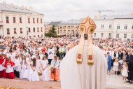Tłumy wiernych przeszły ulicami Kielc w procesji Bożego Ciała