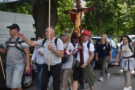 [FOTO+VIDEO] Deszcz, słońce i… ślub. Pielgrzymi dotarli do Buska-Zdroju